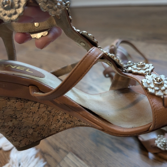 CHANEL Camellia Cork Wedge Sandals | Tan/Brown | Size 39 1/2 (Fits like US 7.5) - Picture 11 of 16